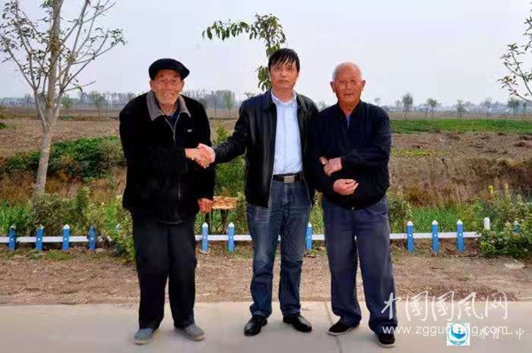 界首一中党委书记万幸深入扶贫包联村认真开展“四项活动”