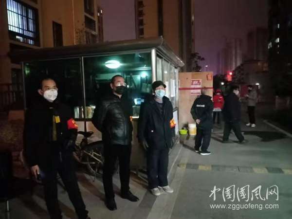 最美社区人在各自卡点工作.png