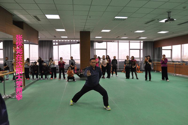 沈阳大学授拳.jpg