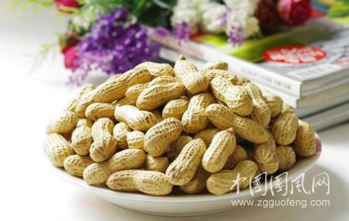 花生是抗癌之王，但这4类人不要吃