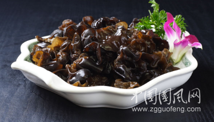 吃黑木耳好处多多，但食用禁忌你必须要知道