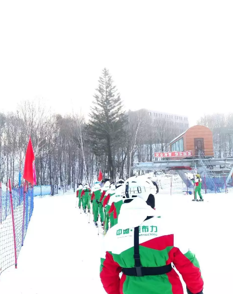 亚布力高山滑雪