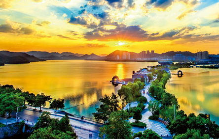 游黄石磁湖