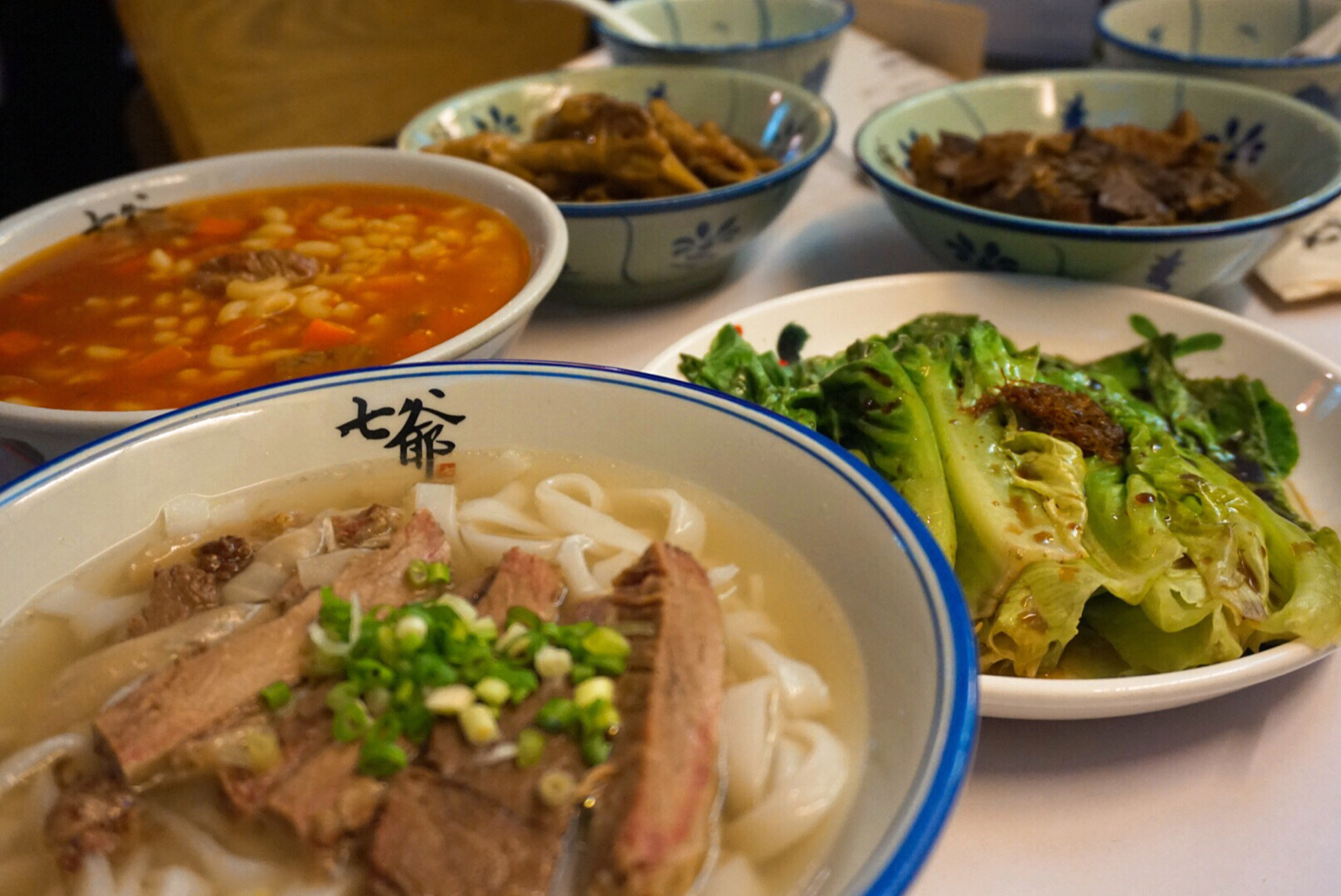 来七爷吃一碗幸福的牛腩粉