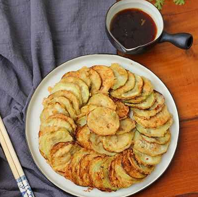 茄子这么做特别好吃，外酥里嫩，还要配上秘制的酱汁哦