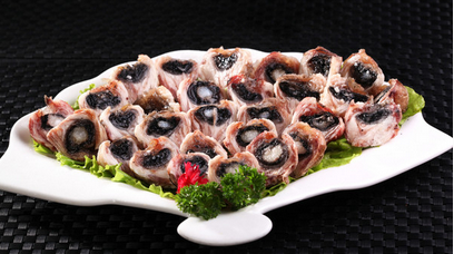 这道美食叫“明月珍珠”，你敢直视着吃吗？