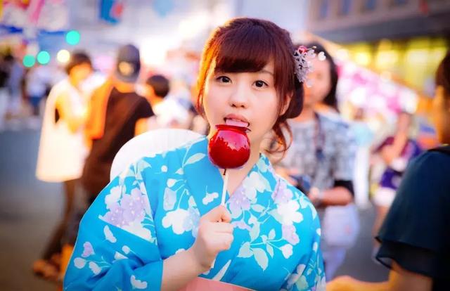 中国的冰糖葫芦在日本变网红,和苹果搞在一起了!