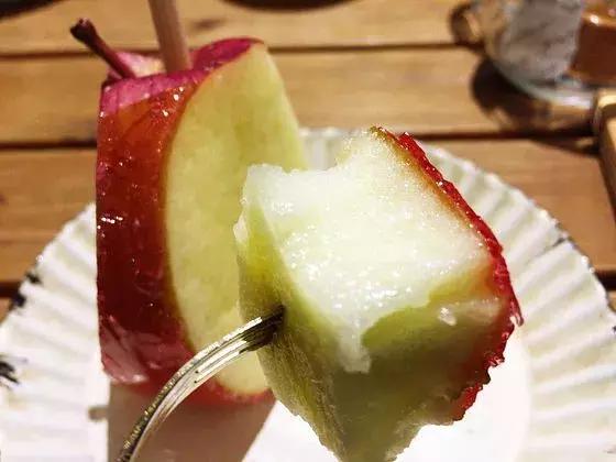 中国的冰糖葫芦在日本变网红,和苹果搞在一起了!