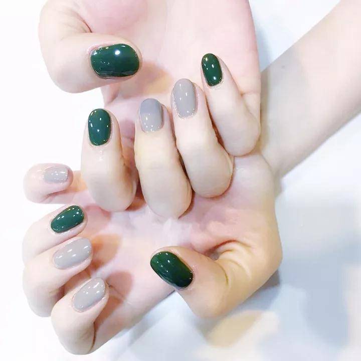 蓝色、红色、黑色、白色的美甲图片,让你秋冬美过小仙女