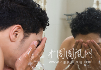 男人护肤要讲究“零负担”