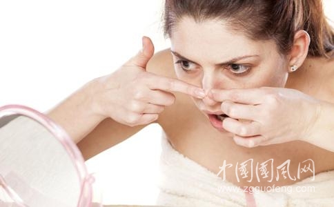 长了黑头怎么办 如何正确去黑头