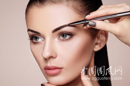 美美的化妆，如何才能保持一天