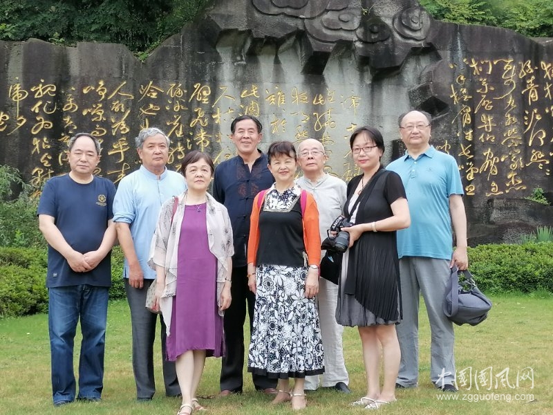 fc170154b61b9136e74be10fbf12843.jpg