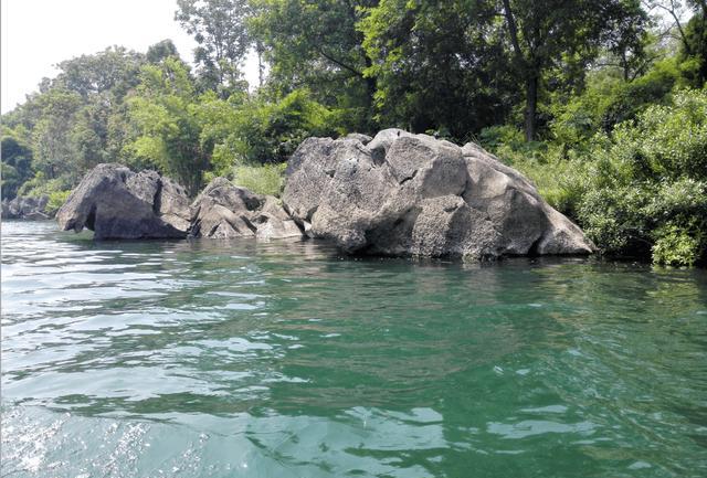 平山钵盂湖.jpg