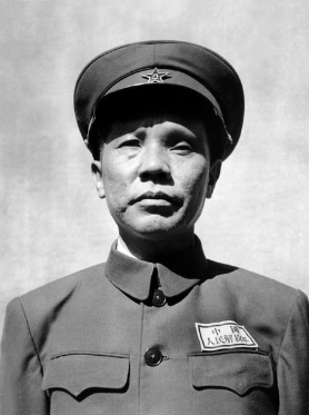 建国后第一个要求退出领导岗位的上将是谁？