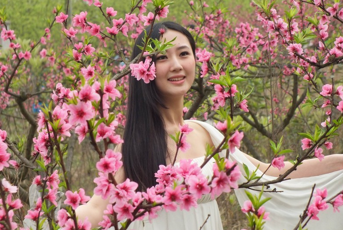 你带着浓浓的香，从春天里走来