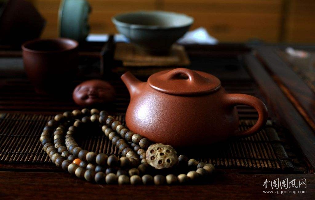 静静地等待一杯茶  （ 文/四月桃花）