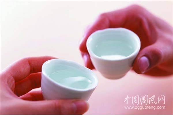 白酒      文/谢依梦