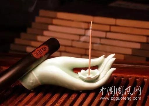 缅怀“两岸密使”曹聚仁先生逝世46周年、“慈善之父”熊希龄先生诞辰148周年