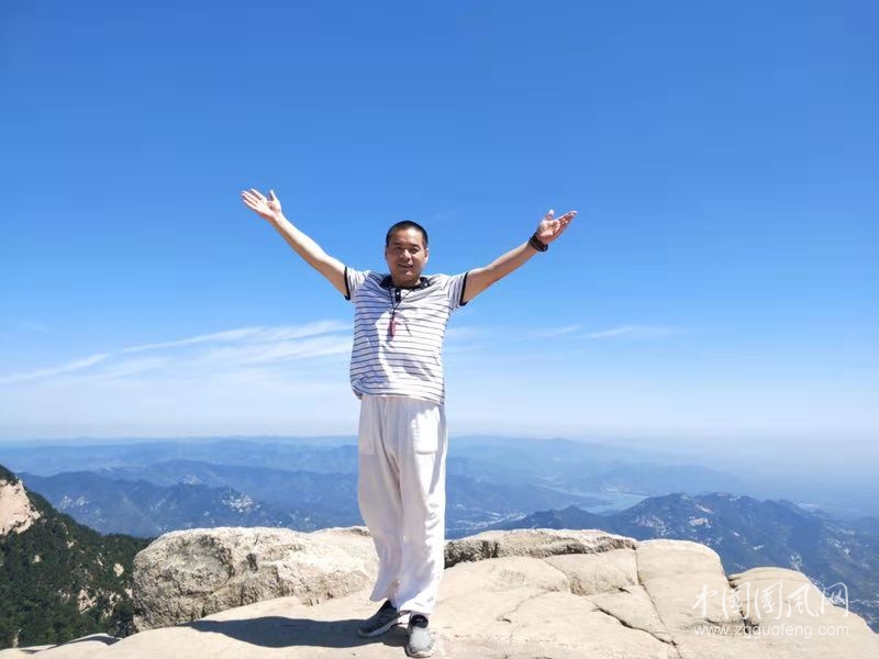登泰山有感   （文/胡春泉）
