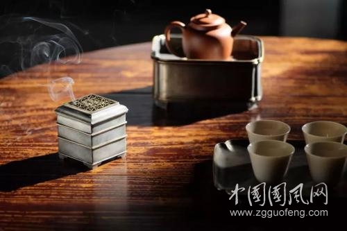 《柴米油盐酱醋茶》          （文/青春鸟）